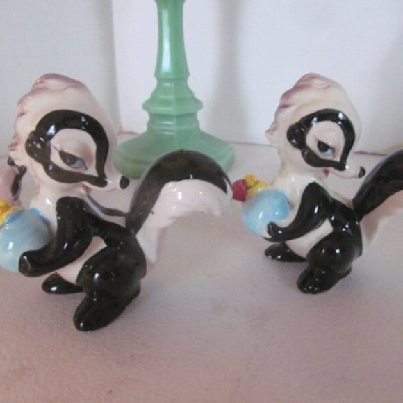 Pair of Skunks Pepe Le Pew Skunk Figurines nick knacks MCM Home decor - Picture 1 of 5